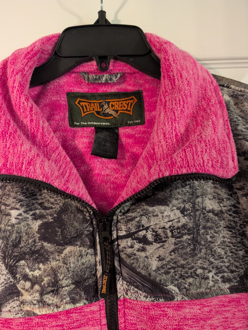 Women's Jacket - Picture 2 of 3